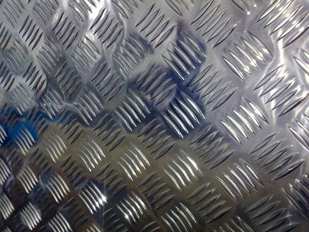 Алюминиевый лист рифленый АМг2НР 4х1200х3000 мм