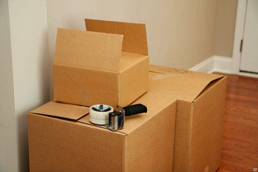 Склеивание коробки. Картонная коробка. Вещи в картонной коробке. Коробки для переезда. Картонная коробка для бытовой техники.