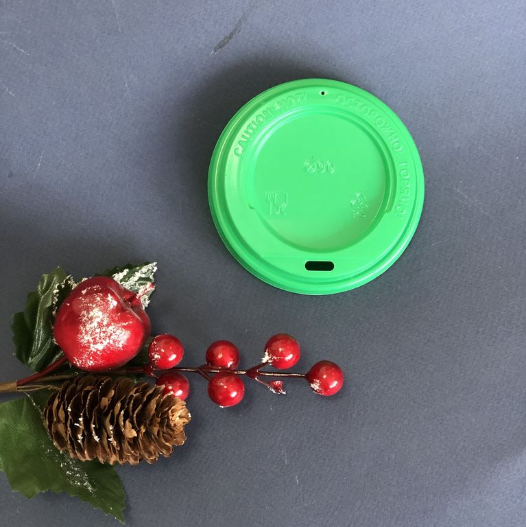 Крышка для горячих напитков с питейником диаметр -90 мм, цвет зеленый