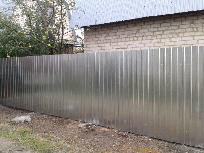 Забор из Оцинкованного профнастила h-2м с установкой и монтажом