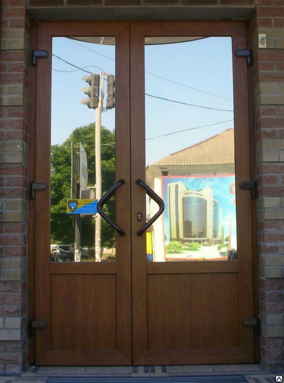 Входные коричневые двери ПВХ