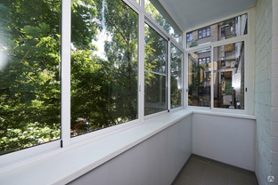 Алюминиевые балконные окна 